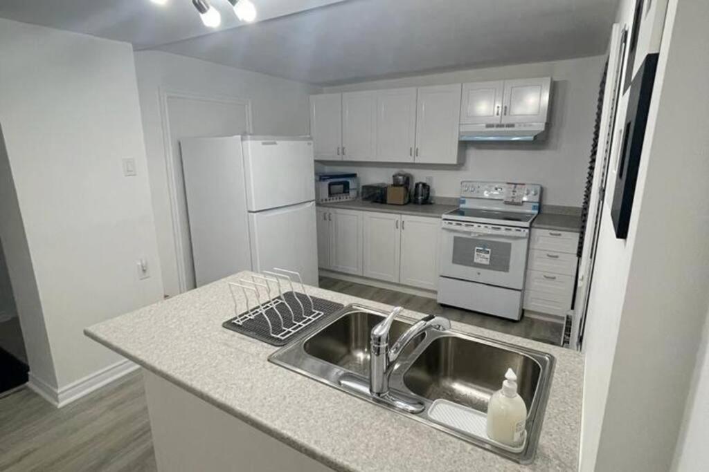 Central, convenient and comfortable 3 Bedrooms house near downtown Gatineau/Ottawa with free parking