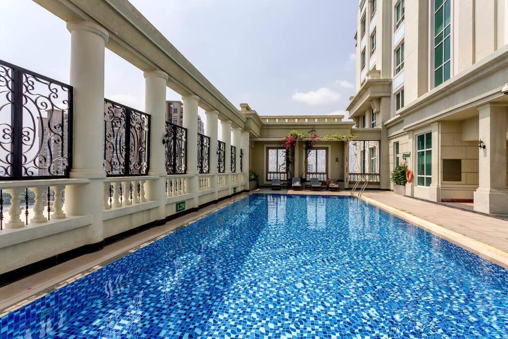 Melody Apartment - The Manor 2 Building