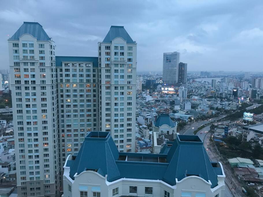 Melody Apartment - The Manor 2 Building