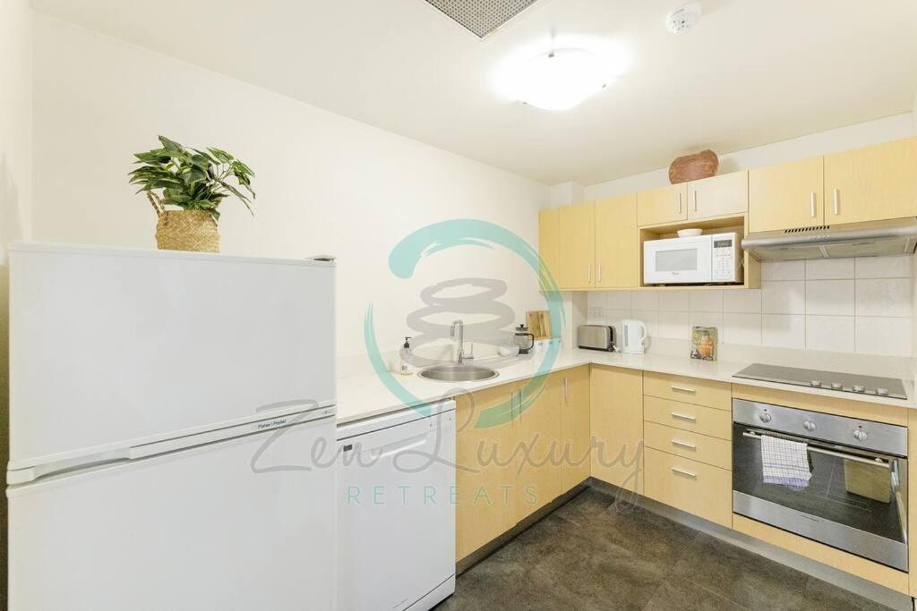 ZEN88 Esplanade: 3-BR Luxury Suite Near Waterfront