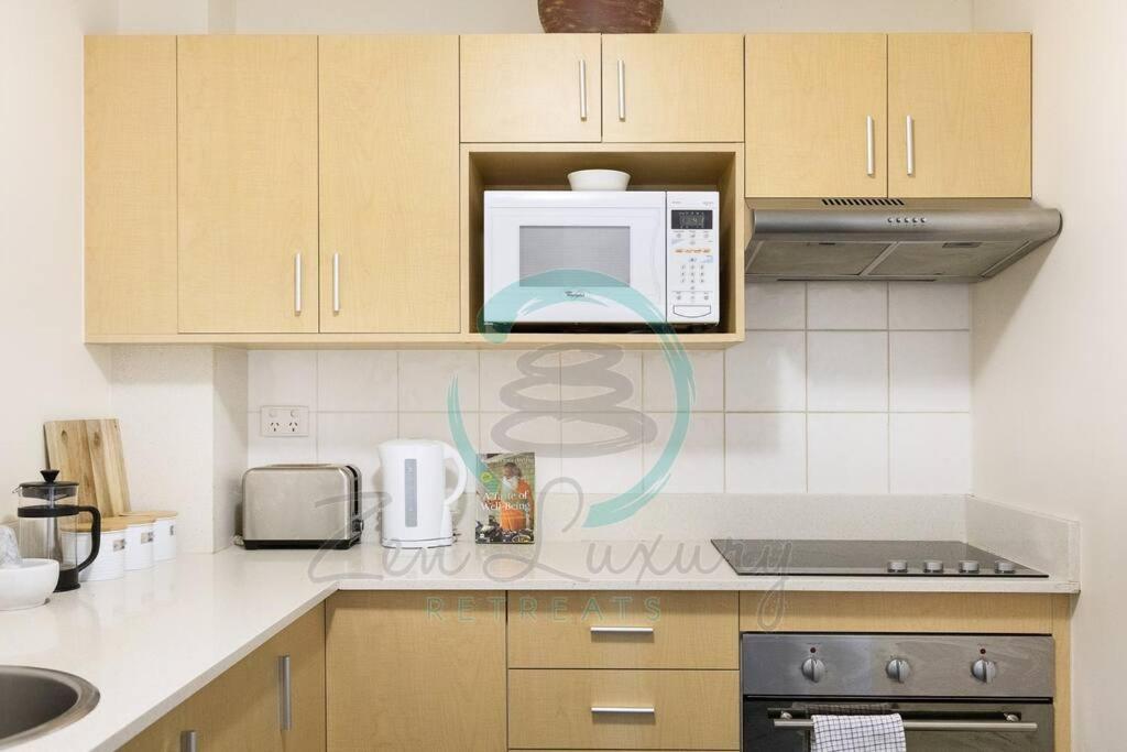 ZEN88 Esplanade: 3-BR Luxury Suite Near Waterfront