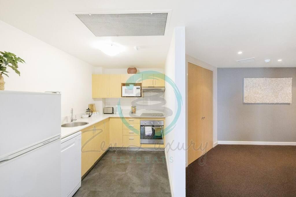 ZEN88 Esplanade: 3-BR Luxury Suite Near Waterfront