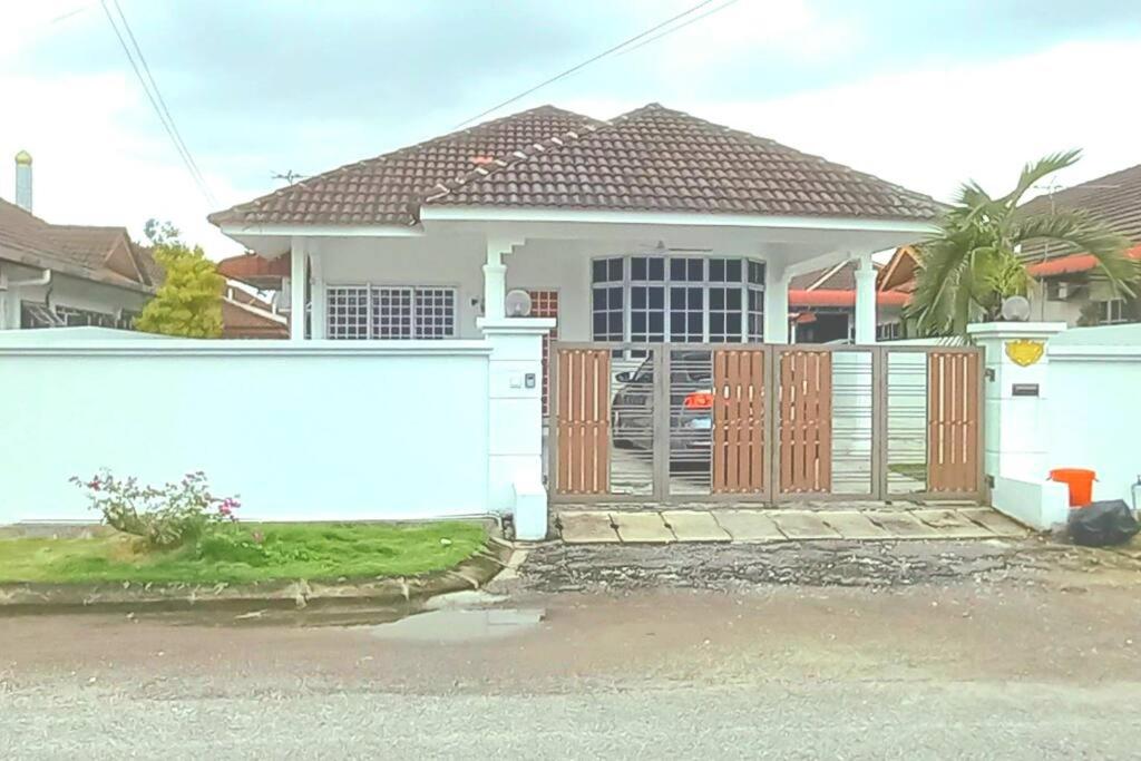 Single Storey Bungalow 12 pax photo 2