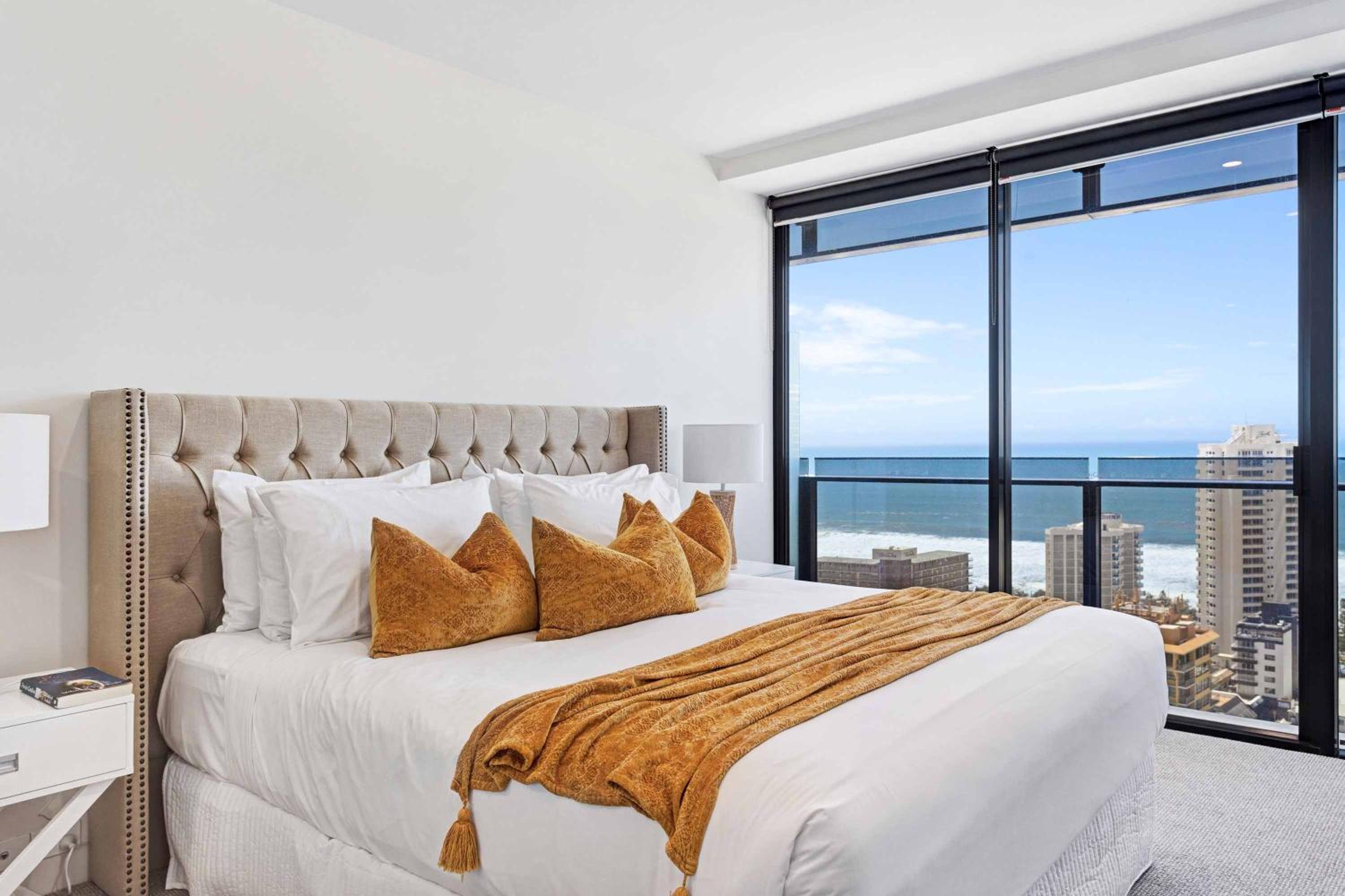 Holiday Holiday Circle On Cavill Apartments
