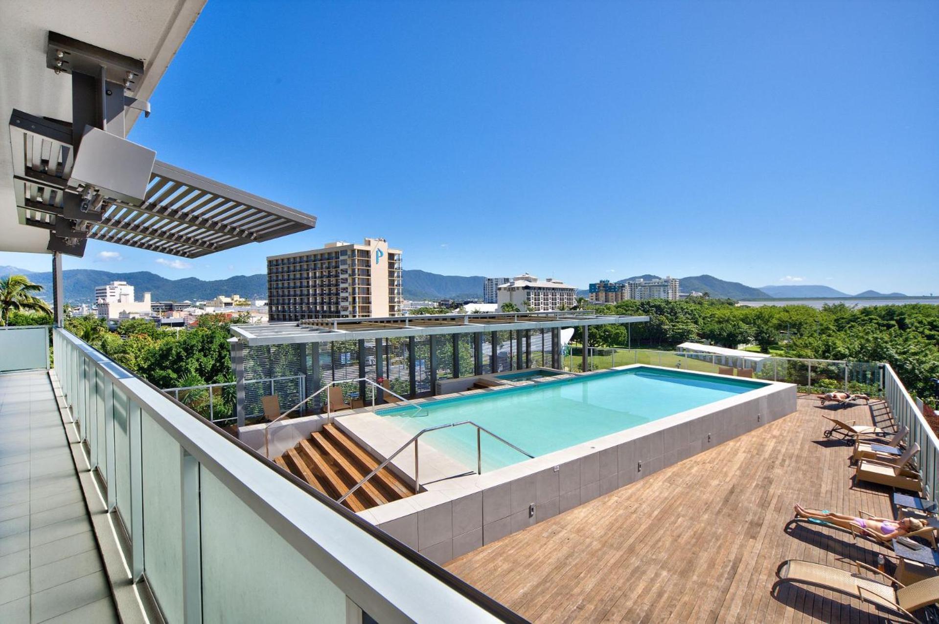 Belle Escapes 703 Harbour Lights Cairns Apartment with water views