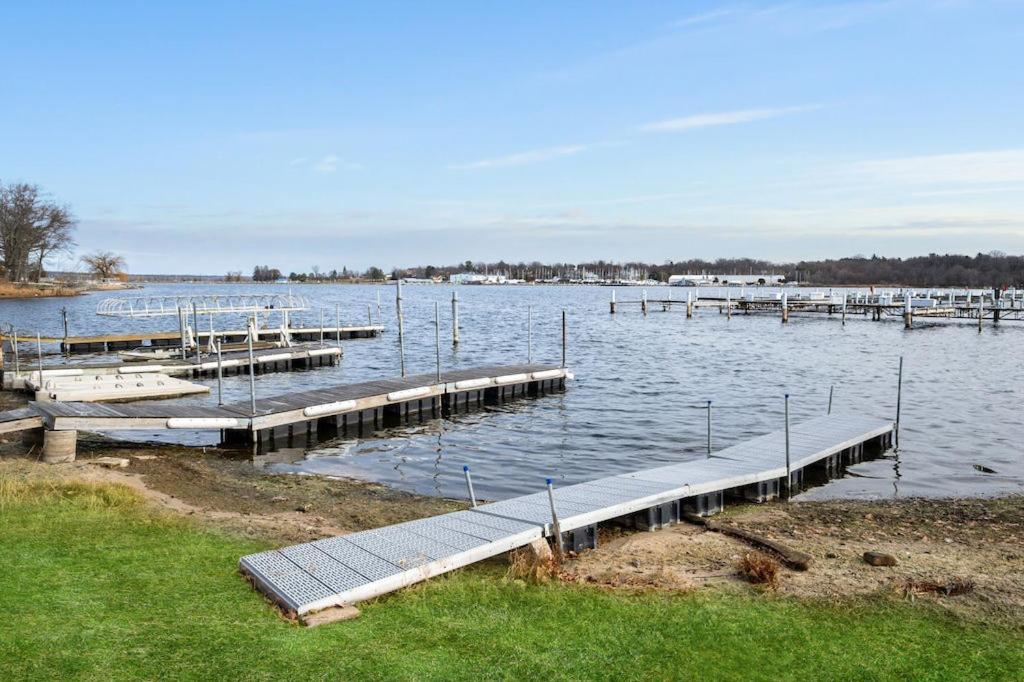 Lakeside House by Michigan Waterfront Luxury Properties view 5