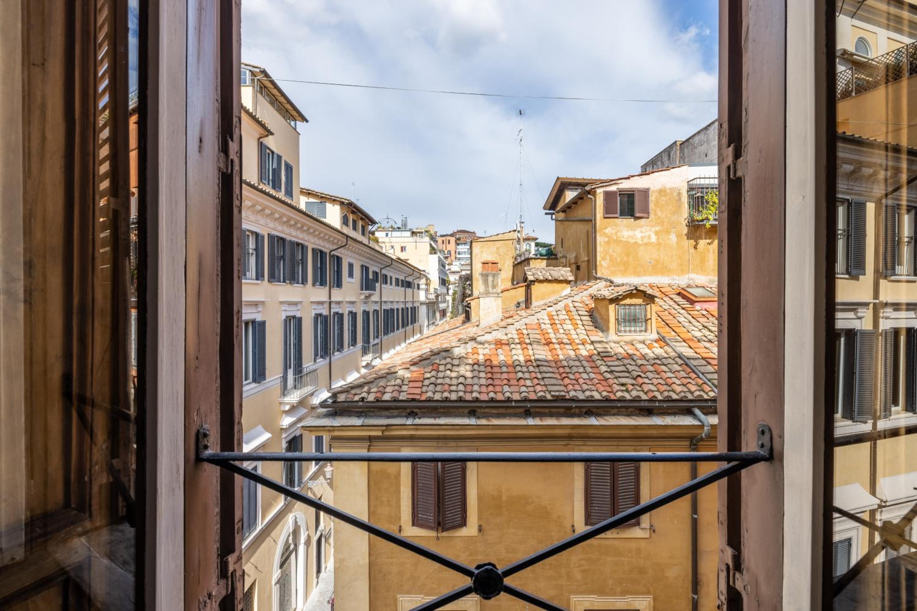 ROMAC Leone Apartments