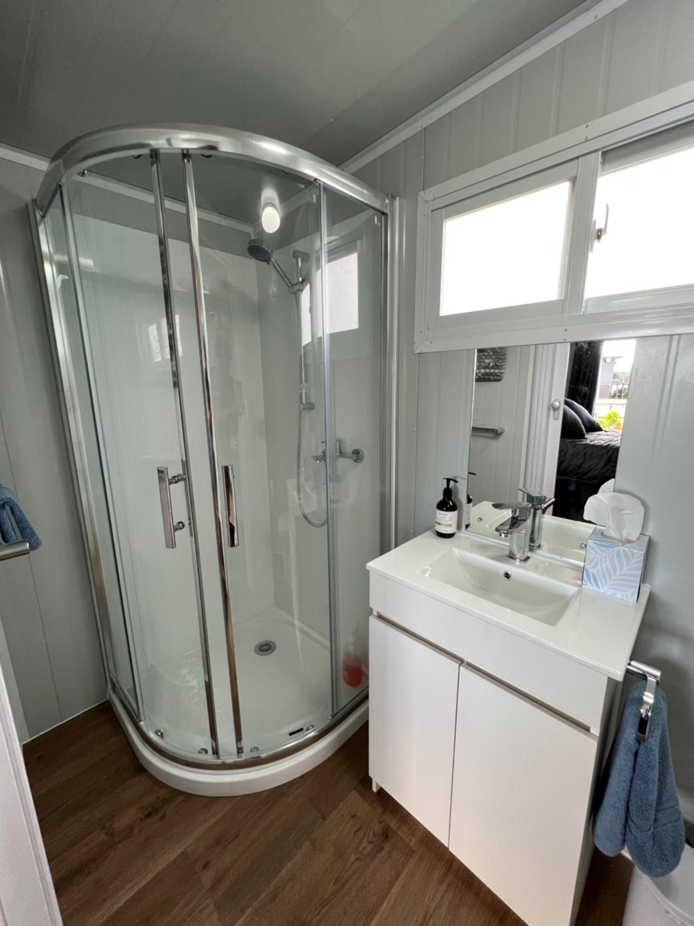 Raglan Seaview Cabin