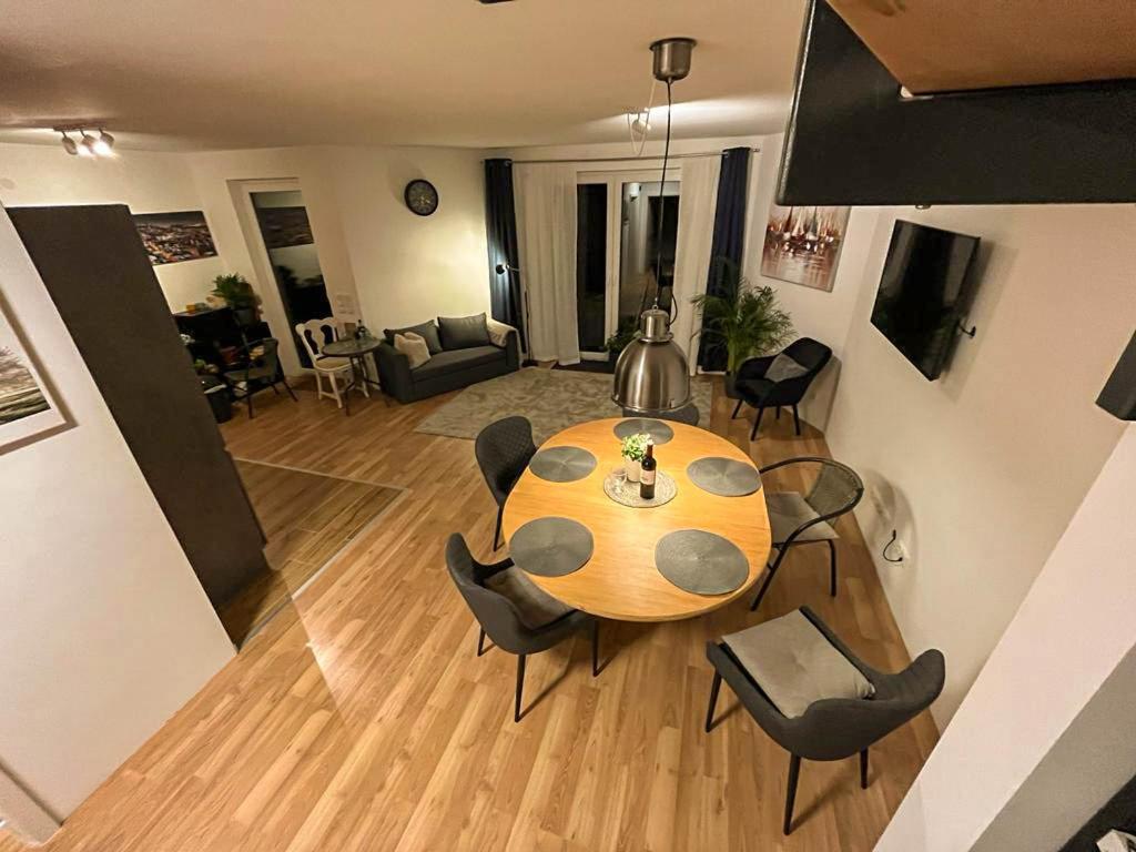 WORKATION Luxury Nature House , 10 min VW , Relax from Work mit Terrasse, Balkon und Parkplatz