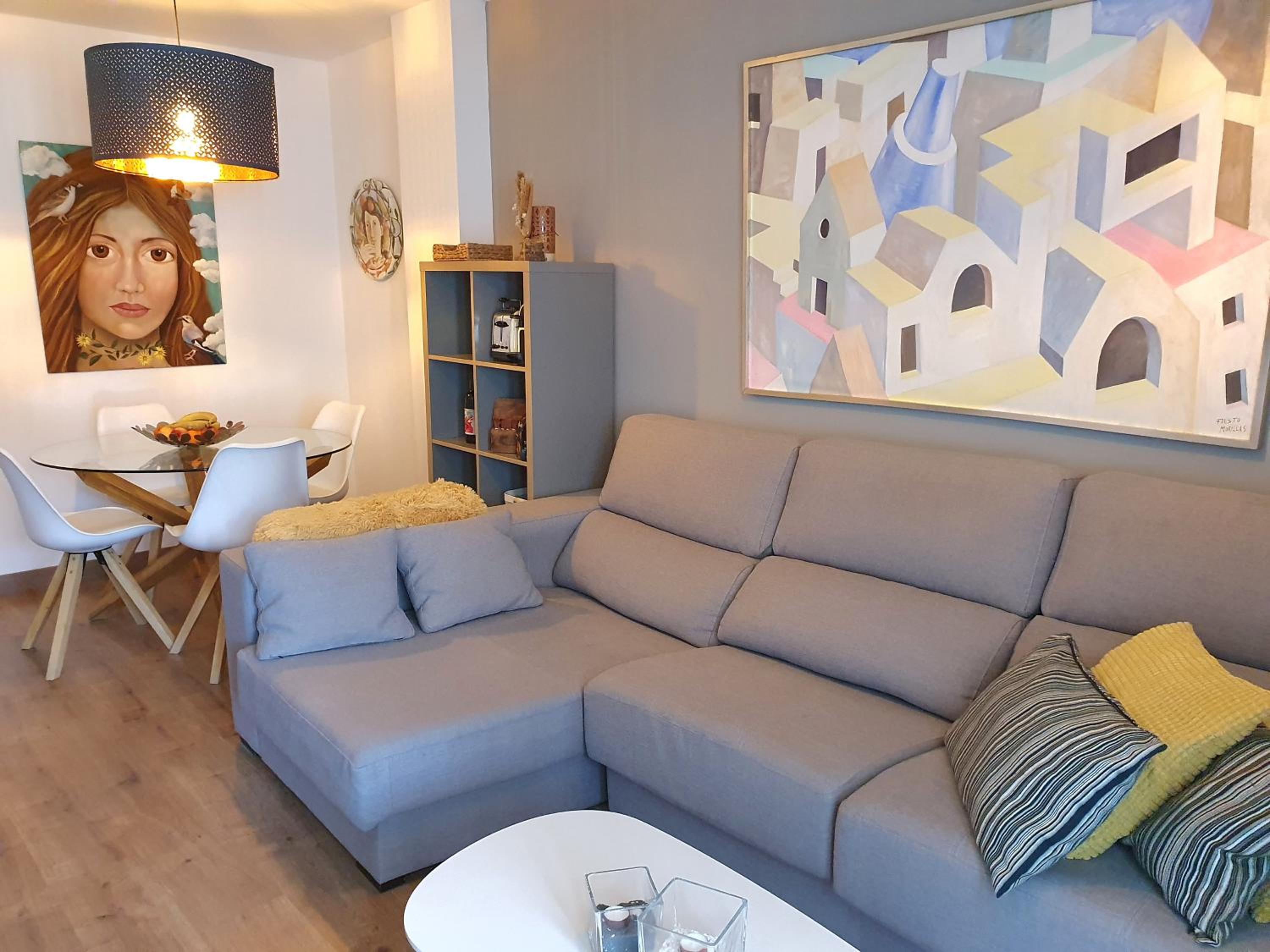 EL ÚNICO apartment with art