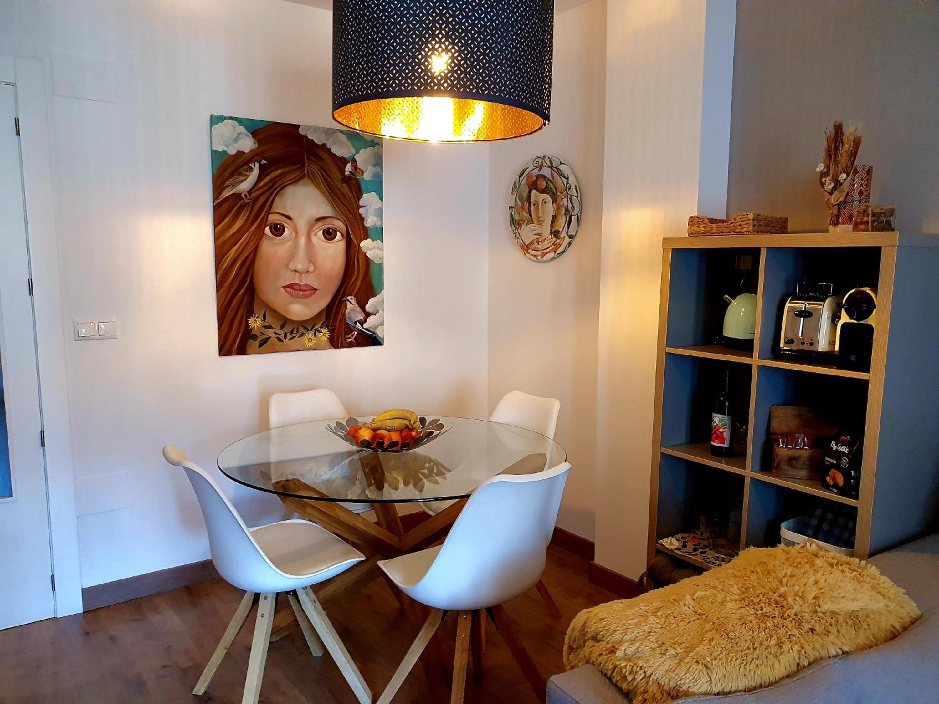 EL ÚNICO apartment with art