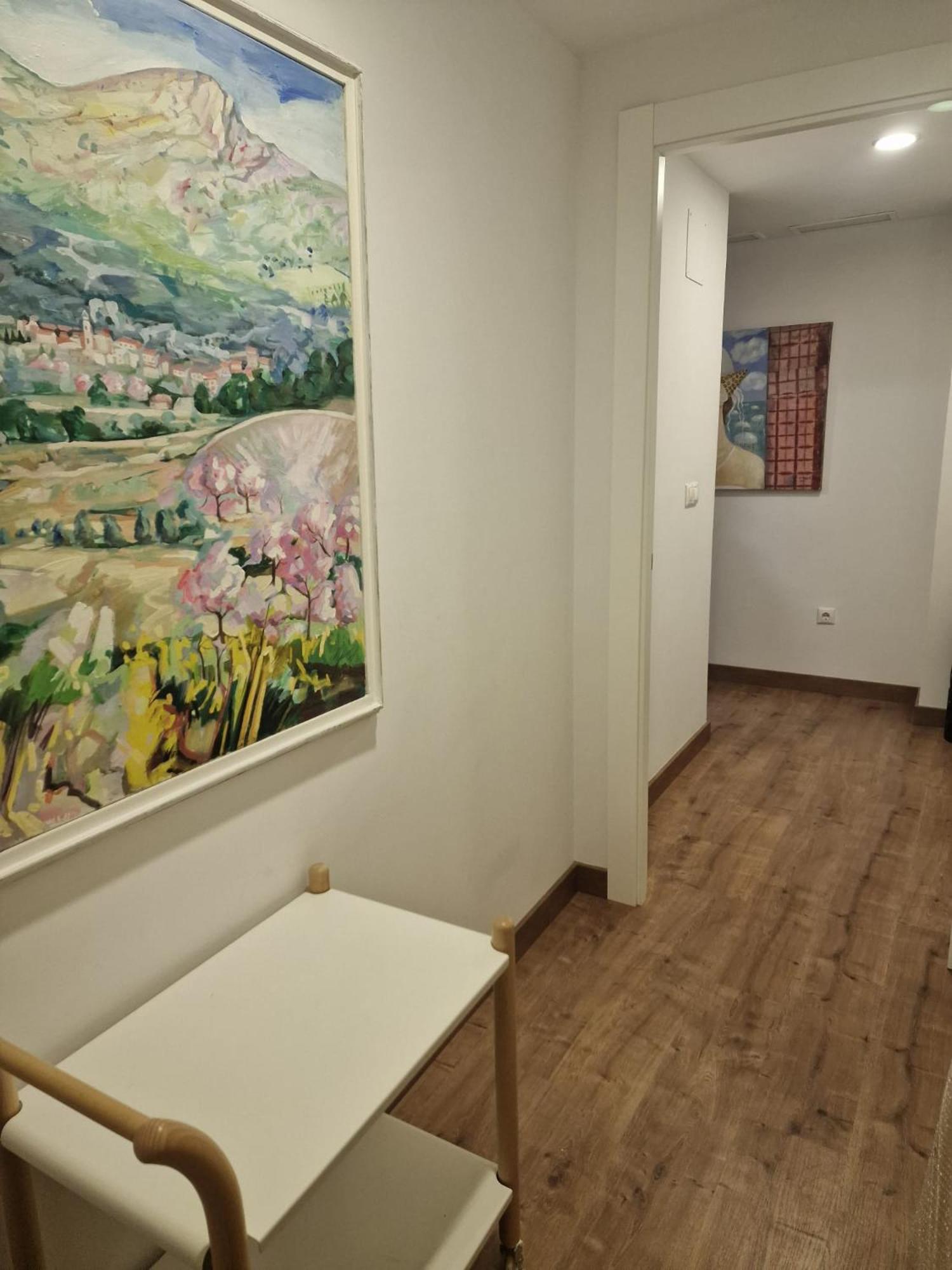 EL ÚNICO apartment with art