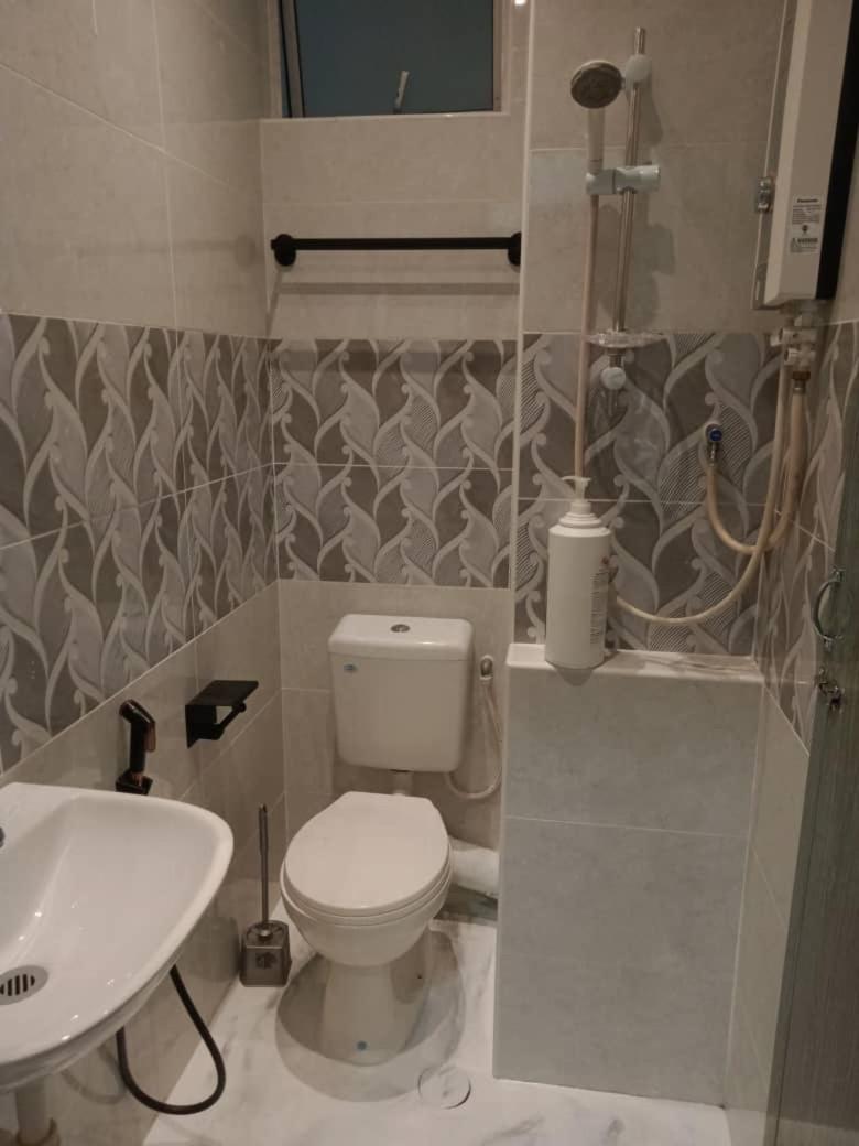 Muslim Homestay blue Adik Aisyah Apartment photo 7