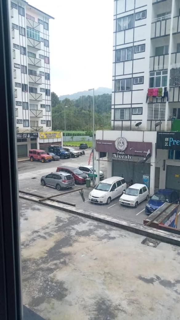 Muslim Homestay blue Adik Aisyah Apartment photo 6