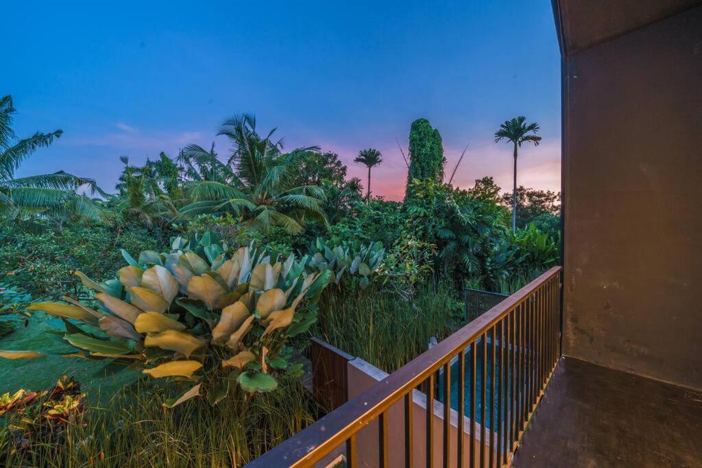 Villa RIZR: Industrial 3BR villa nearby Berawa Beach view 2
