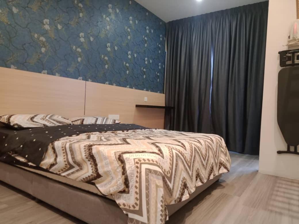 Muslim Homestay blue Adik Aisyah Apartment photo 3