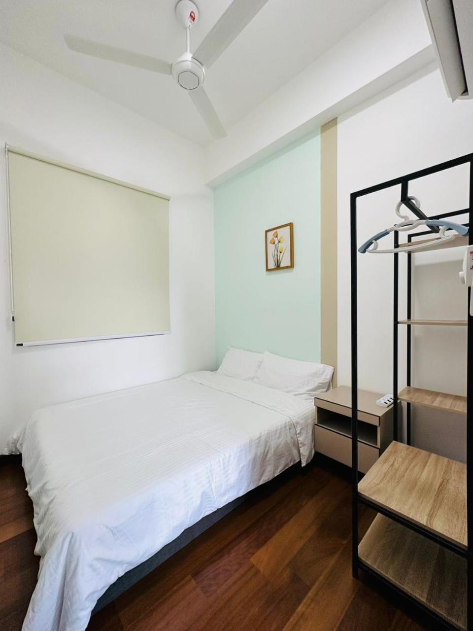 Paragon Residence 8-12pax-Big Balcony with BBQ