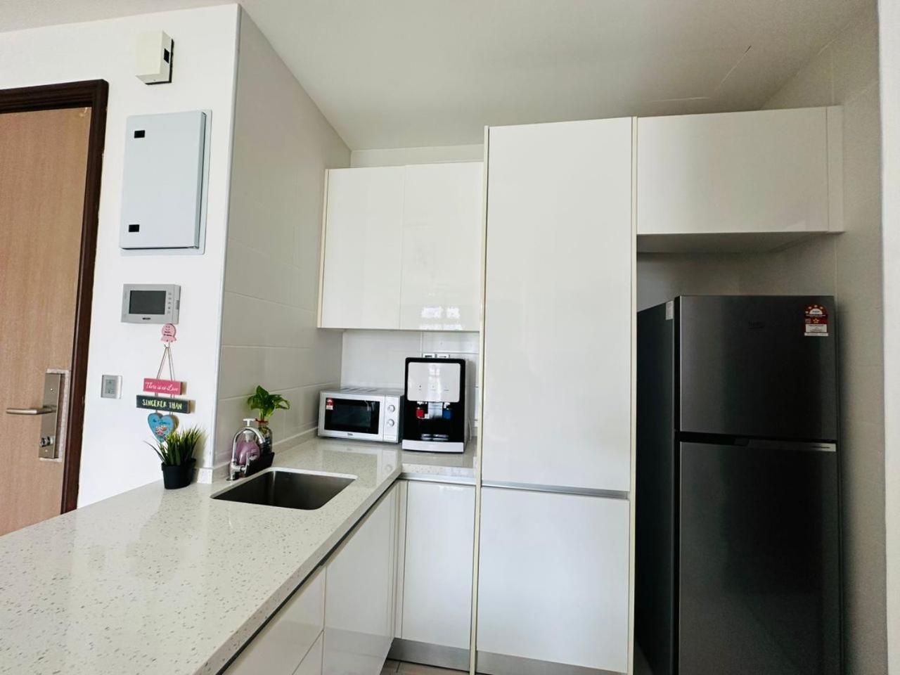 Paragon Residence 8-12pax-Big Balcony with BBQ