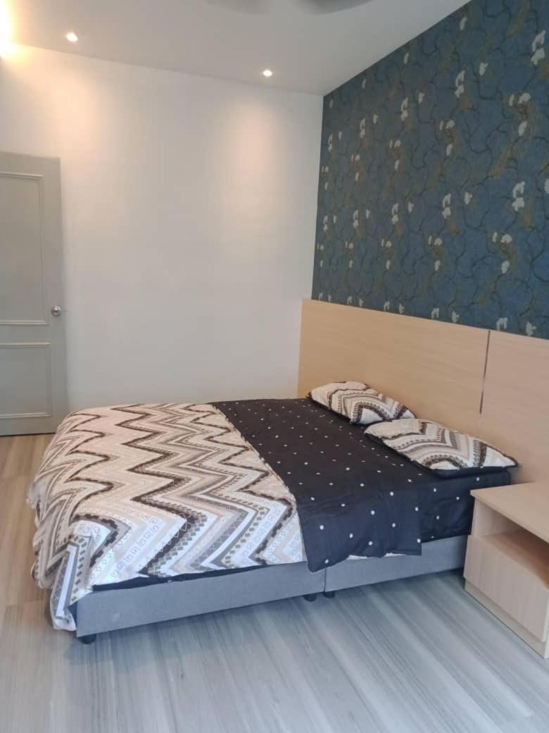 Muslim Homestay blue Adik Aisyah Apartment photo 2