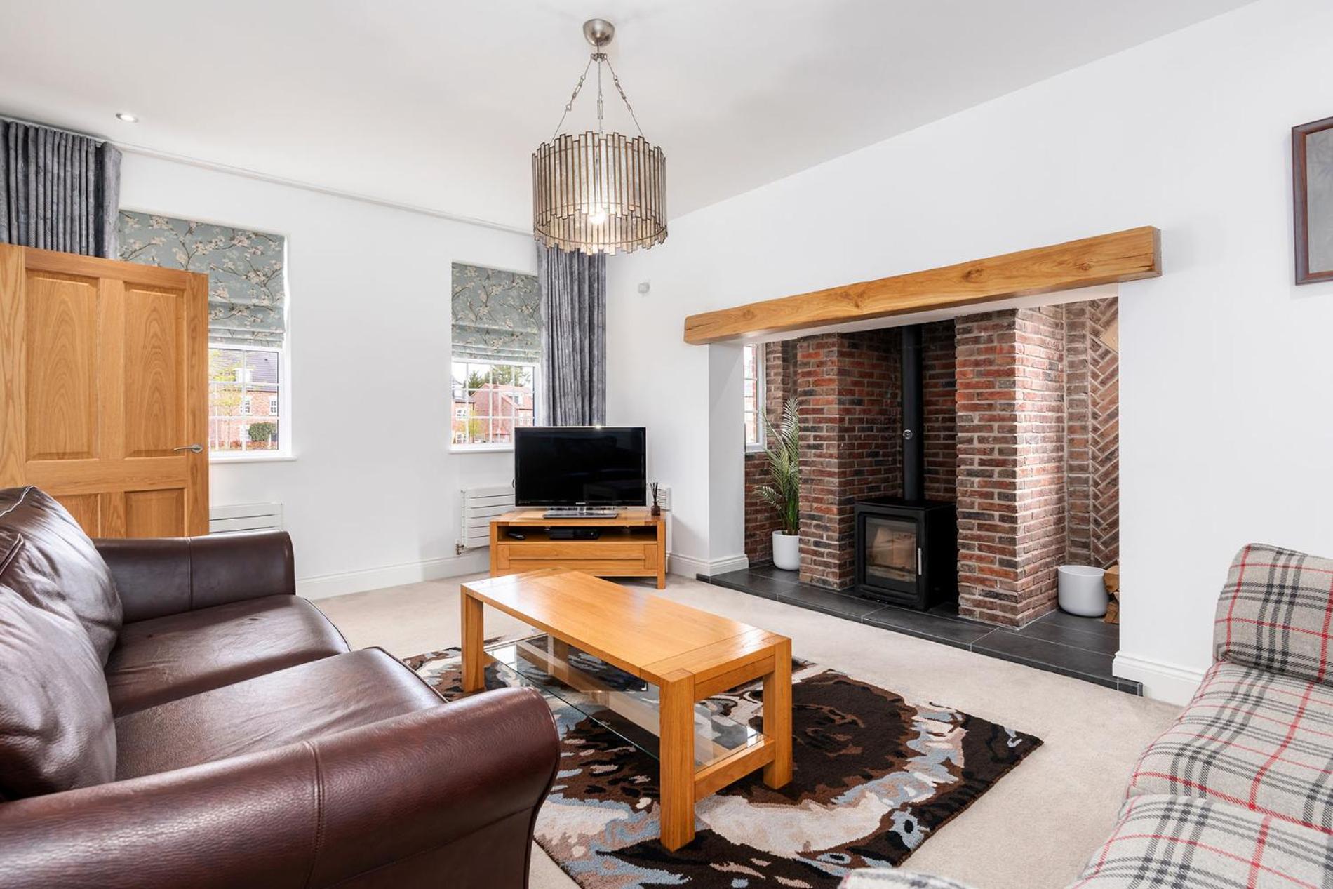 Beautiful Big Family Home - Sleeps 10, Park 3 Cars view 2