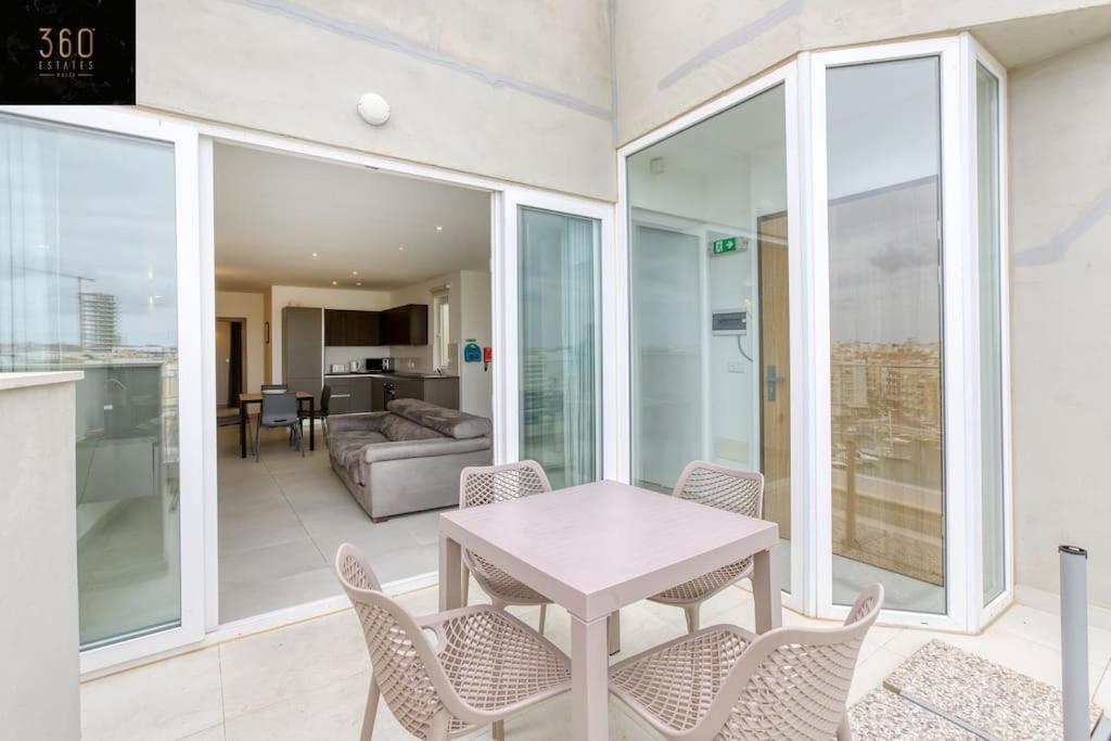 Stunning 3BR penthouse, opposite the harbour by 360 Estates view 2