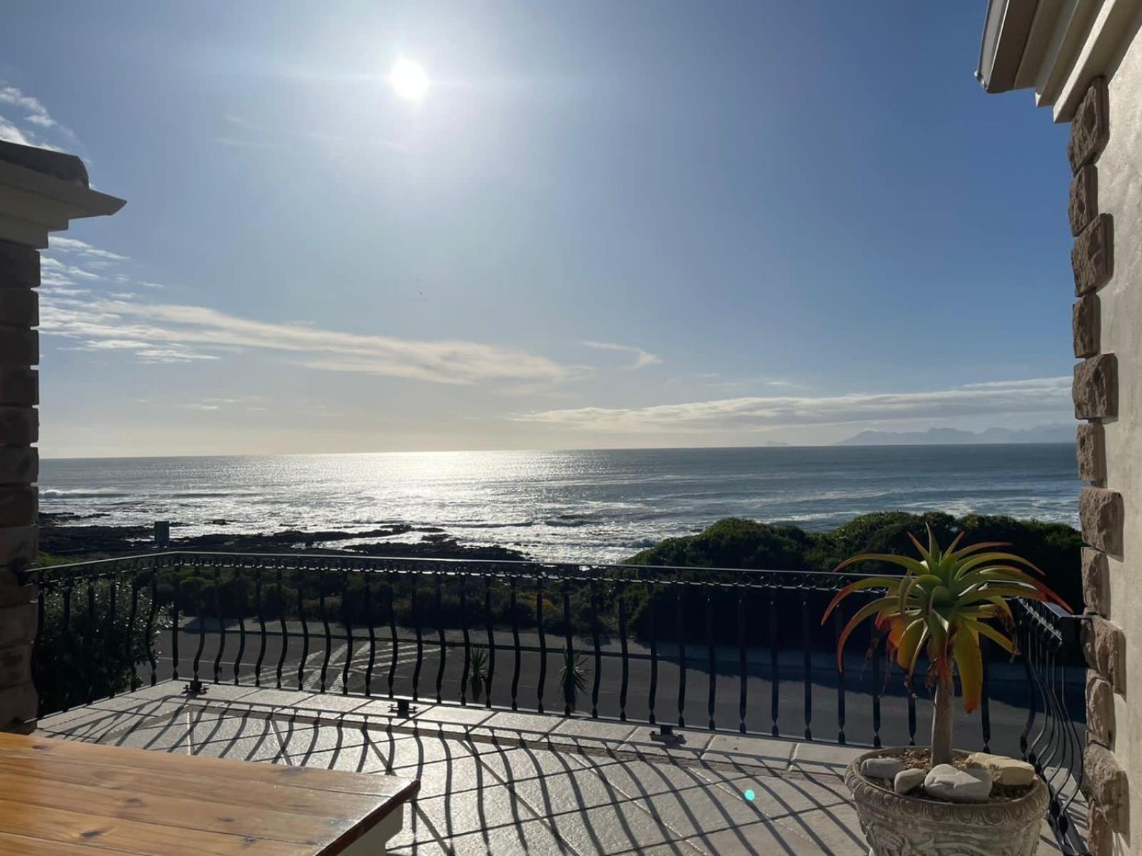 Casa Balena - The Seafront Whale House Experience