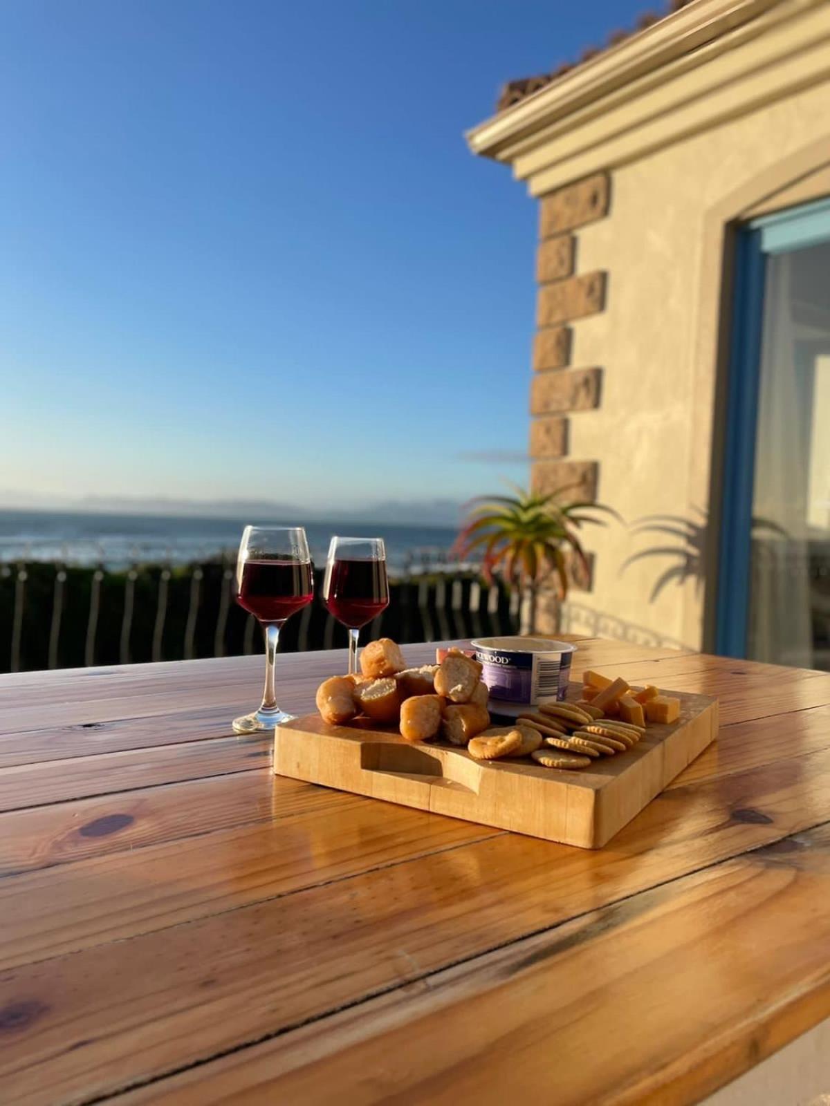 Casa Balena - The Seafront Whale House Experience