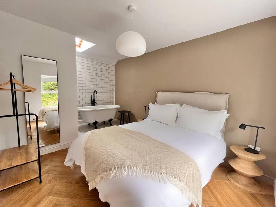 A Beautiful 3 Bedroom 17th Century Stone cottage view 5