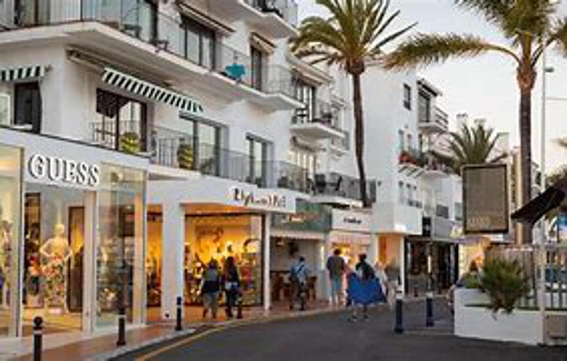 Luxurious apartment in Puerto Banus Marbella