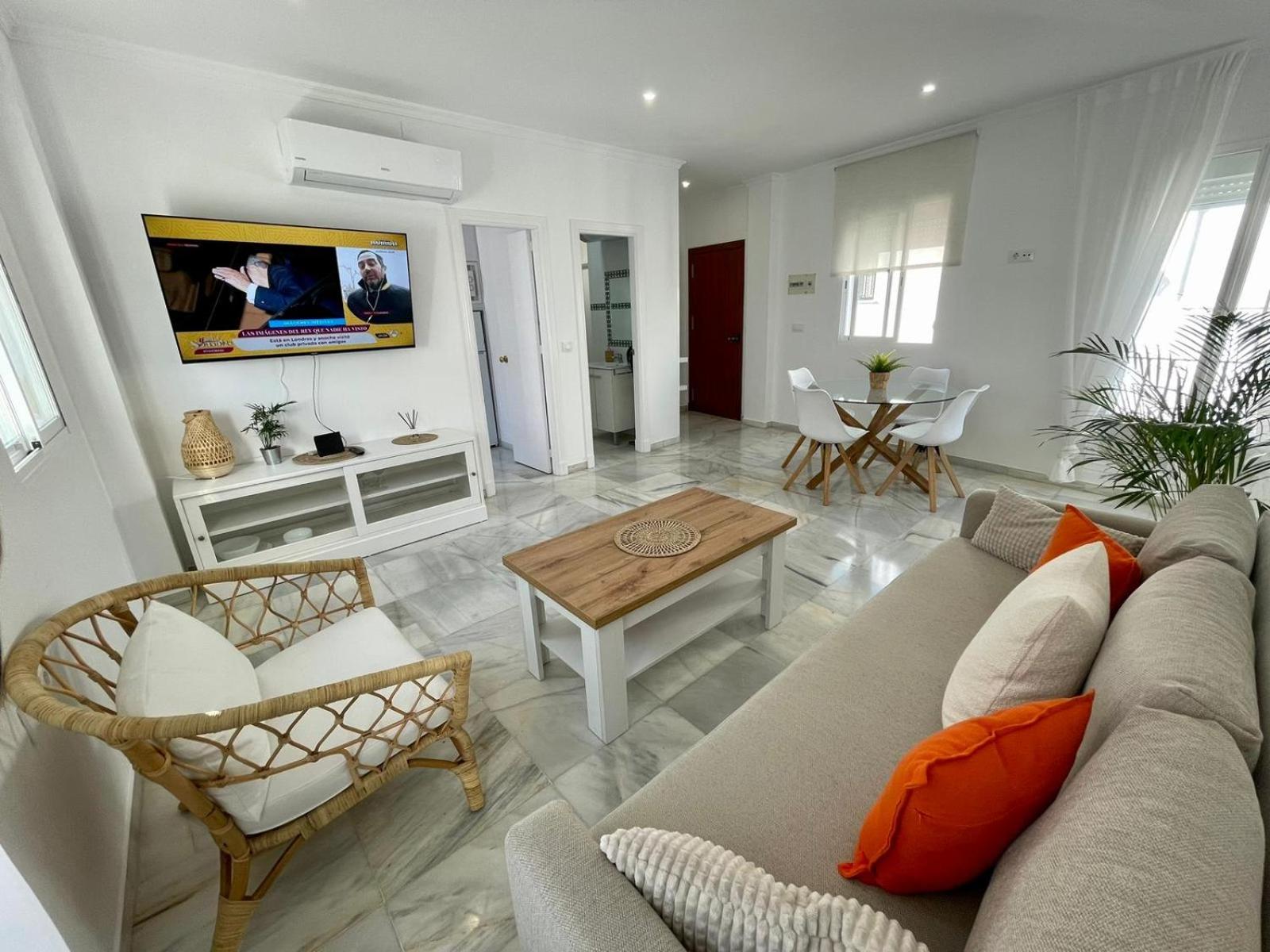 apartamentos la reina photo 3