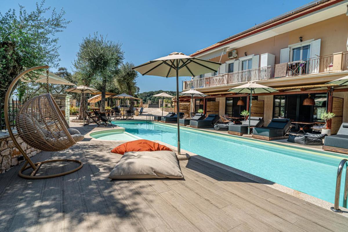 F & S LOUNGE SUITES photo 3