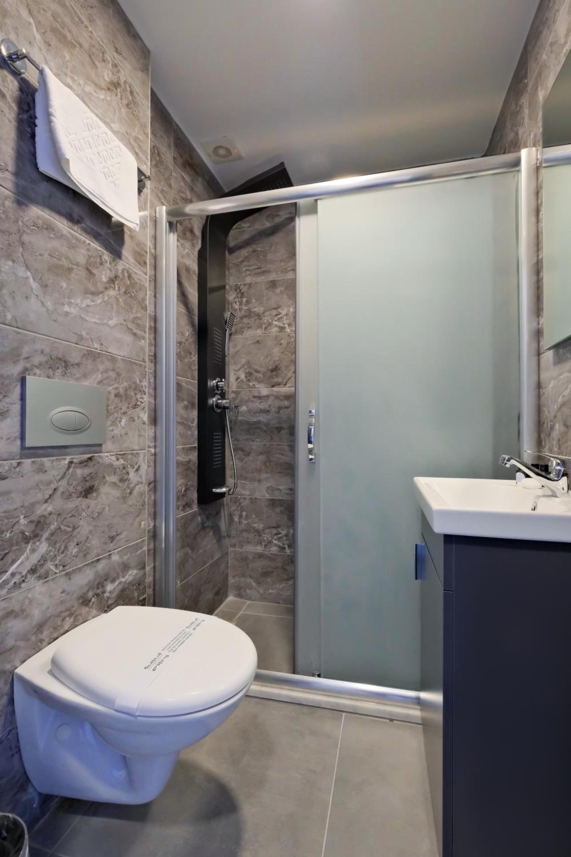 Kraliçe Oteli - Image 163