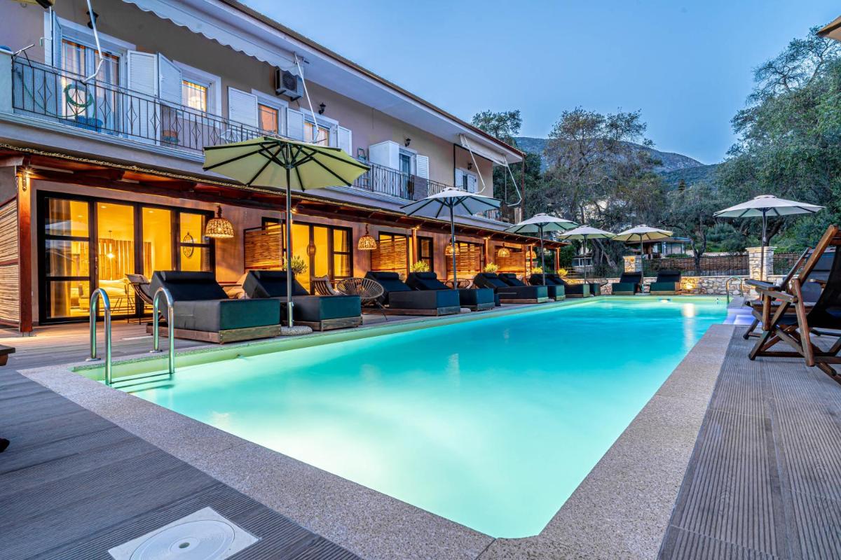 F & S LOUNGE SUITES photo 2