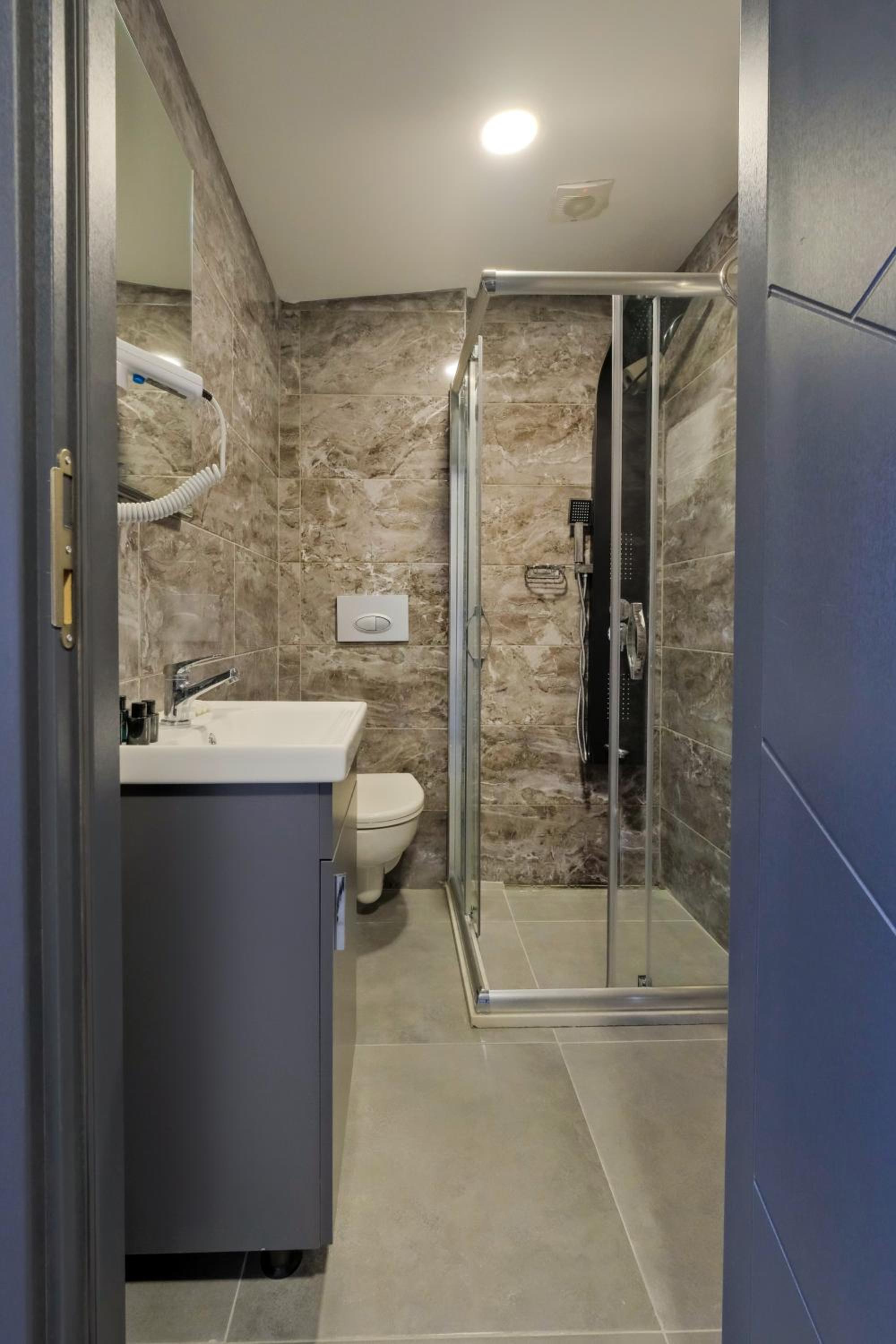 Kraliçe Oteli - Image 359