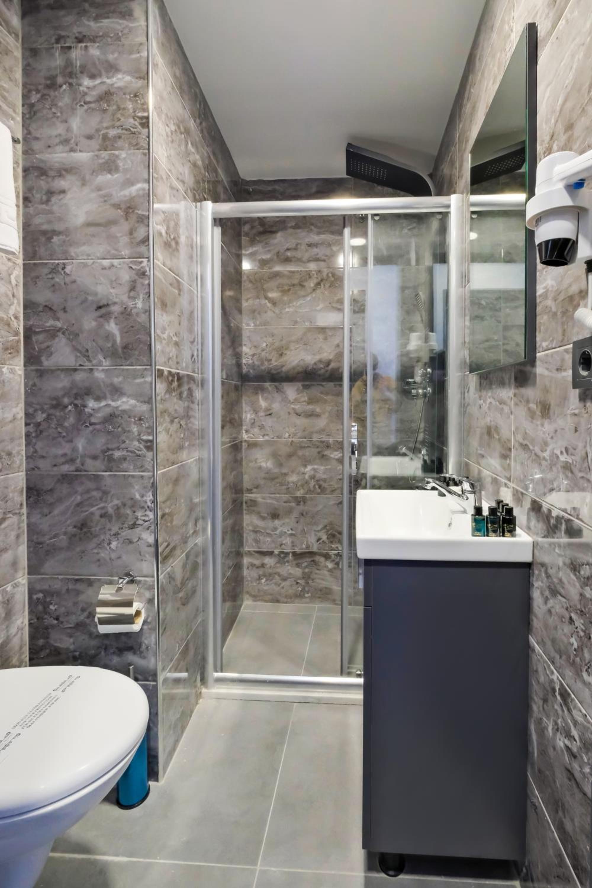 Kraliçe Oteli - Image 360