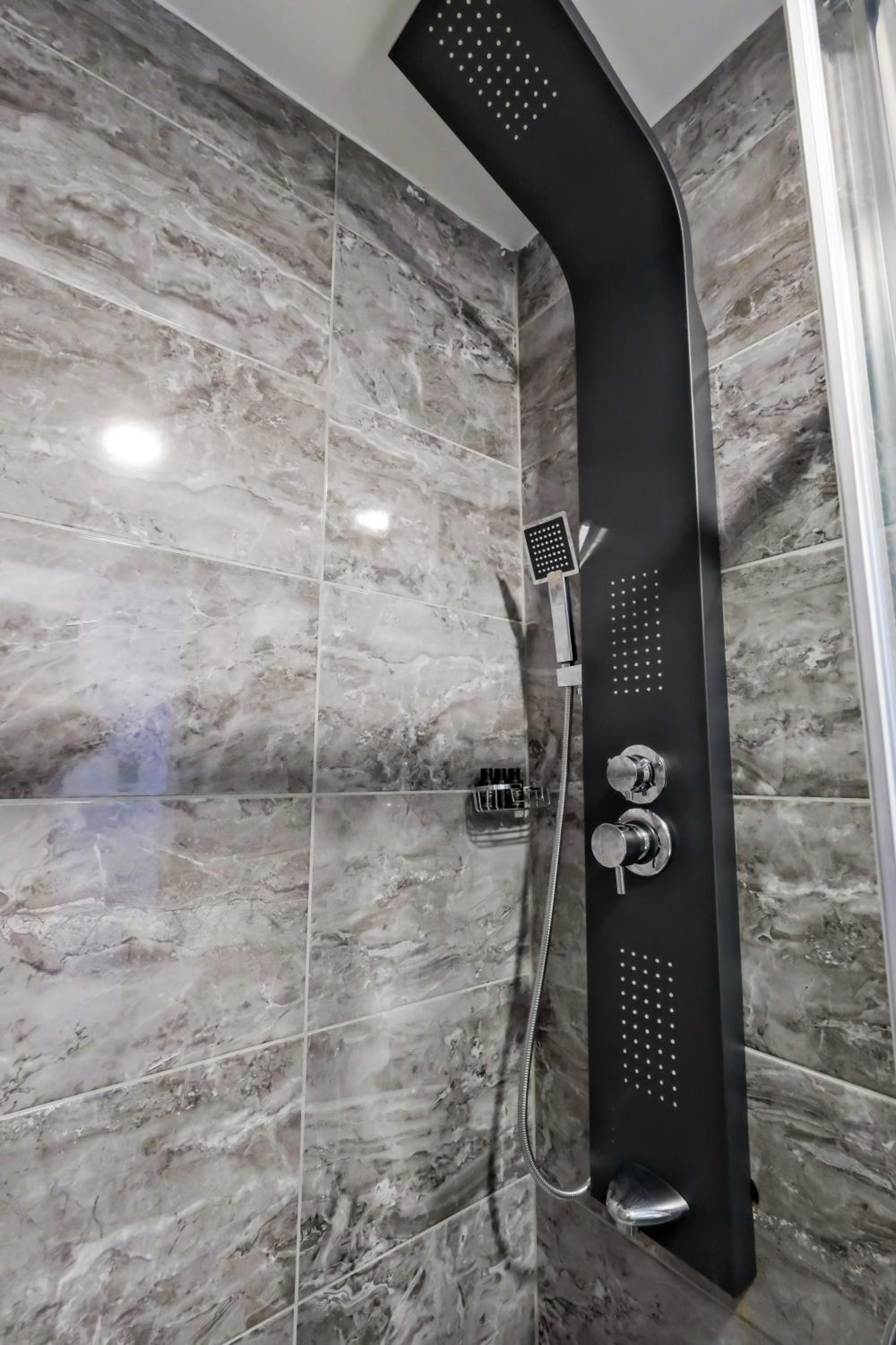 Kraliçe Oteli - Image 180