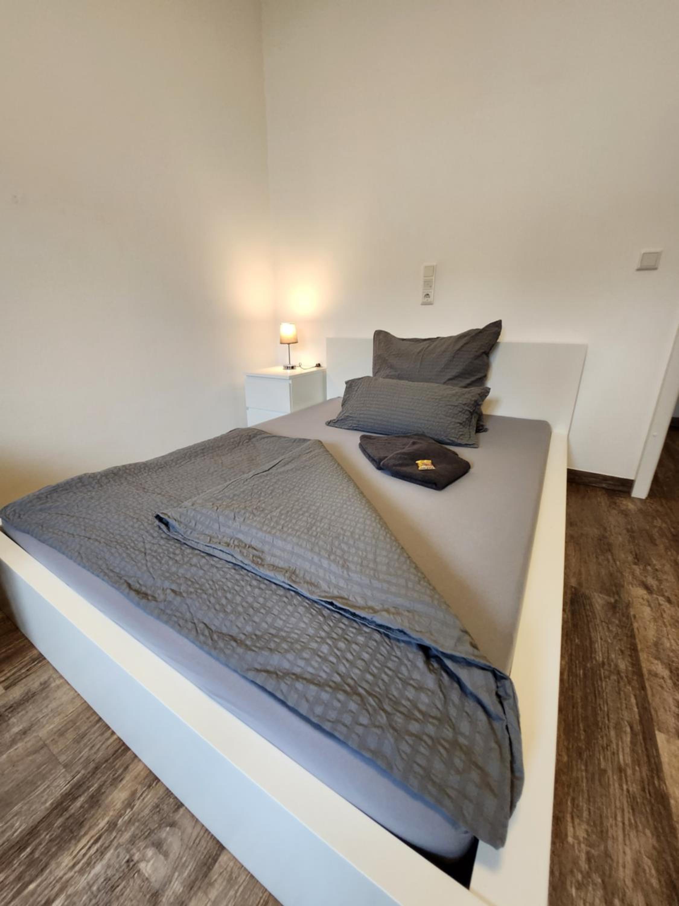 BIELEFELD CITY APARTMENTS - komfortable Einzelzimmer und Doppelzimmer - moderne Badezimmer, schnelles WLAN, Self-Check-In