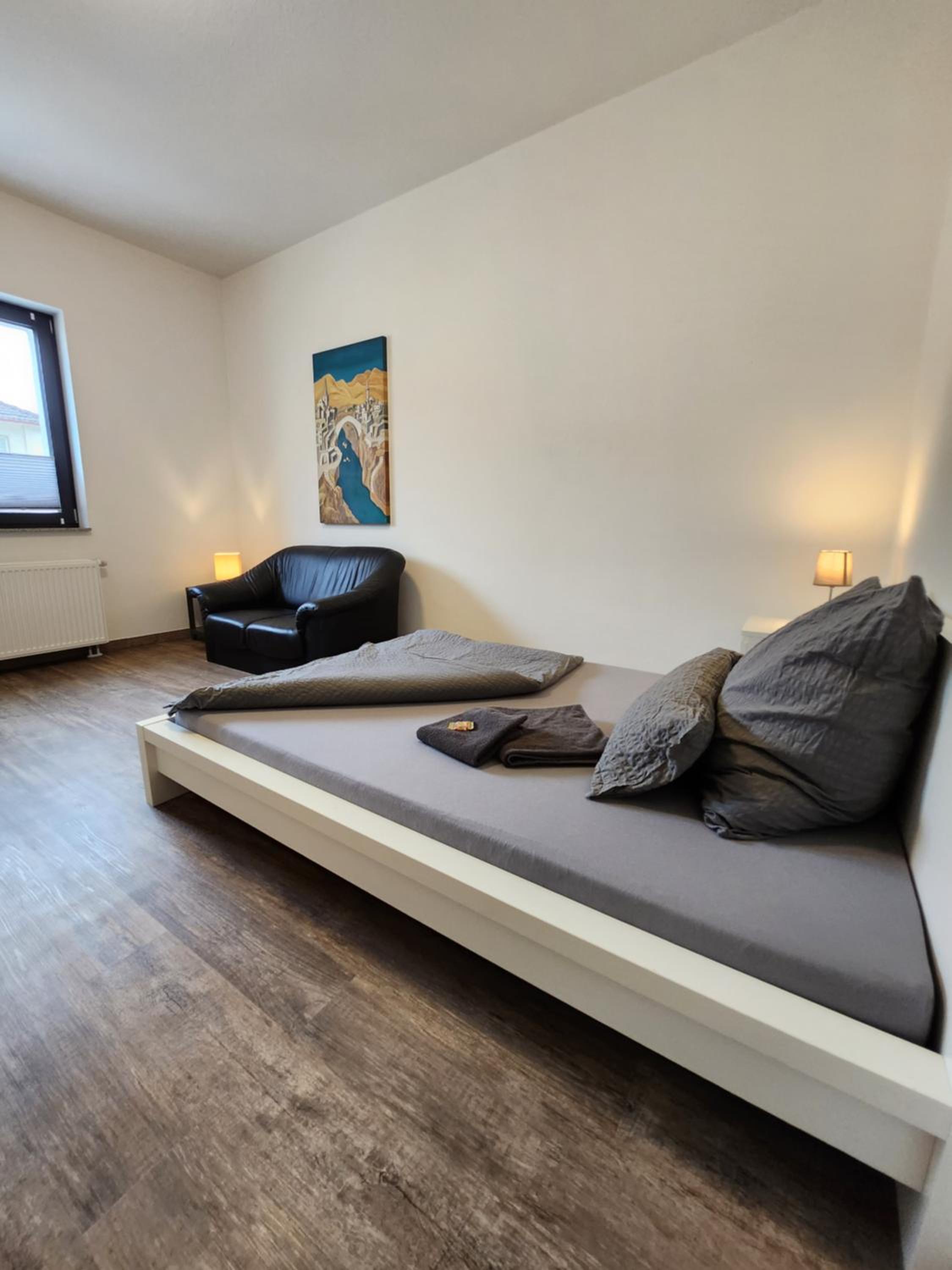 BIELEFELD CITY APARTMENTS - komfortable Einzelzimmer und Doppelzimmer - moderne Badezimmer, schnelles WLAN, Self-Check-In