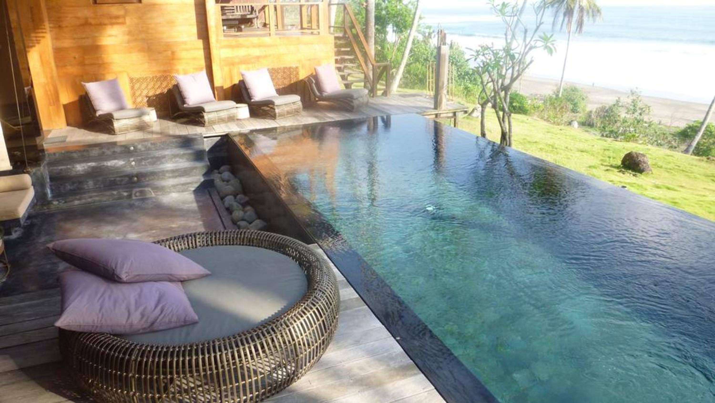 Spacious villa in Kabupaten Tabanan with sea view
