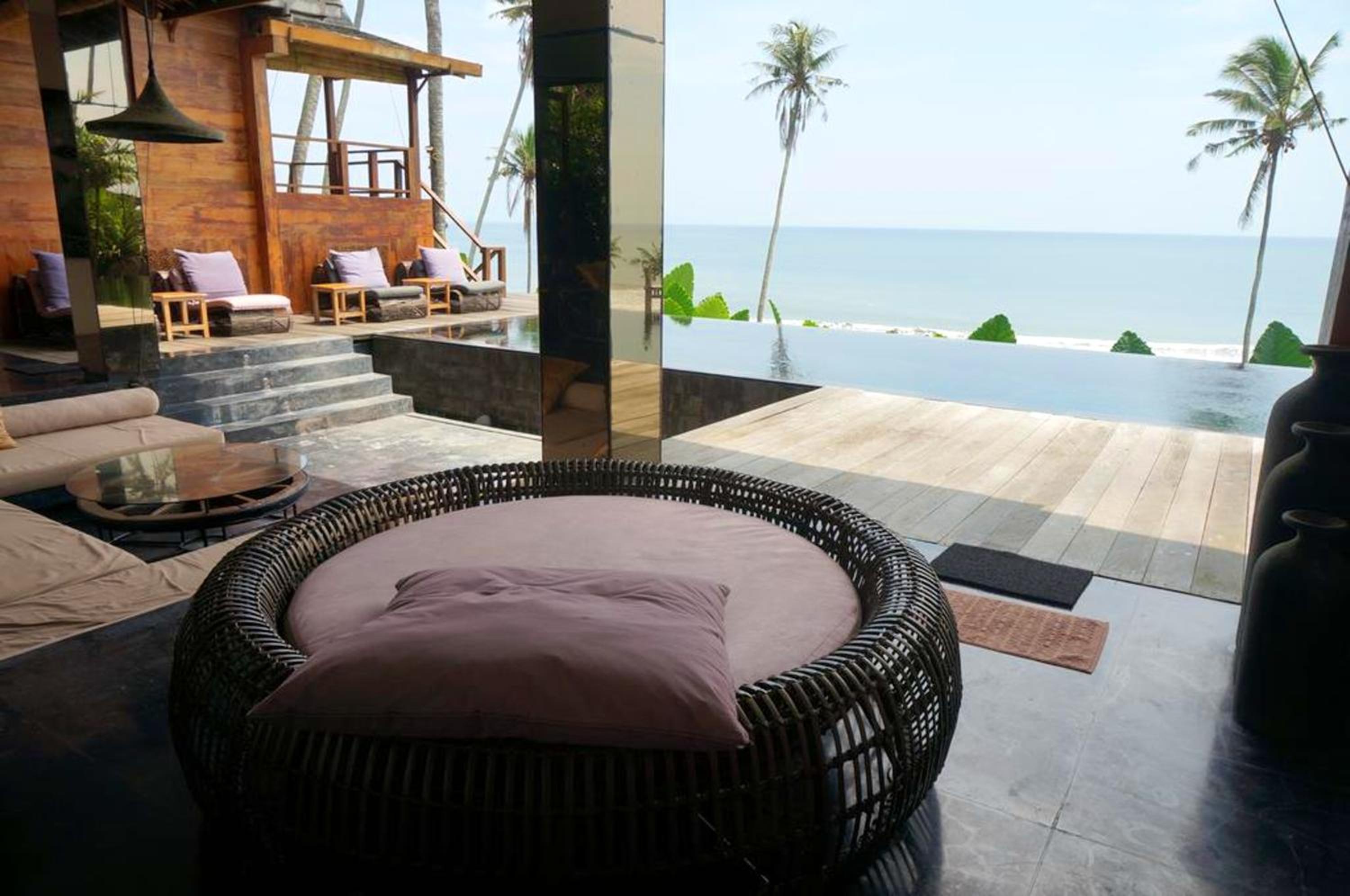 Spacious villa in Kabupaten Tabanan with sea view