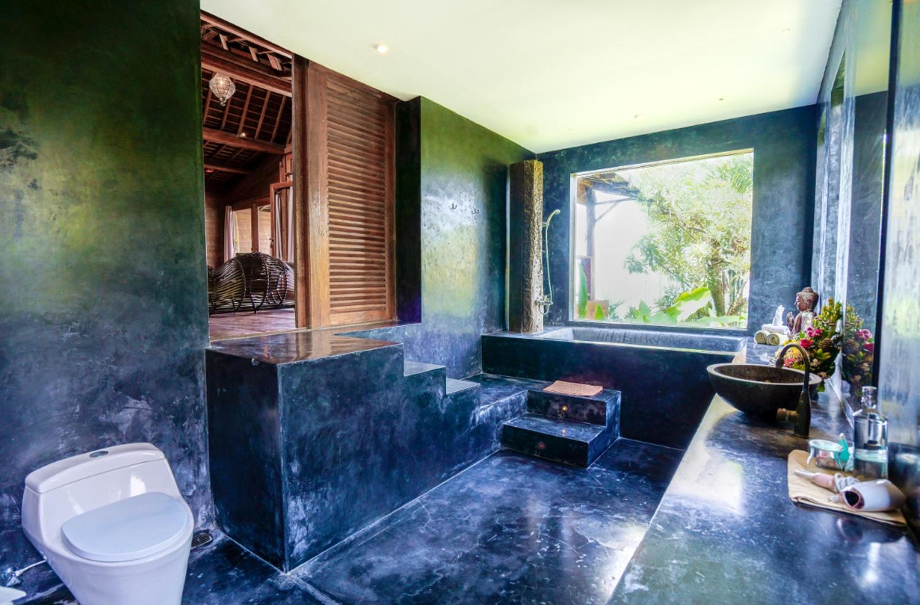 Spacious villa in Kabupaten Tabanan with sea view