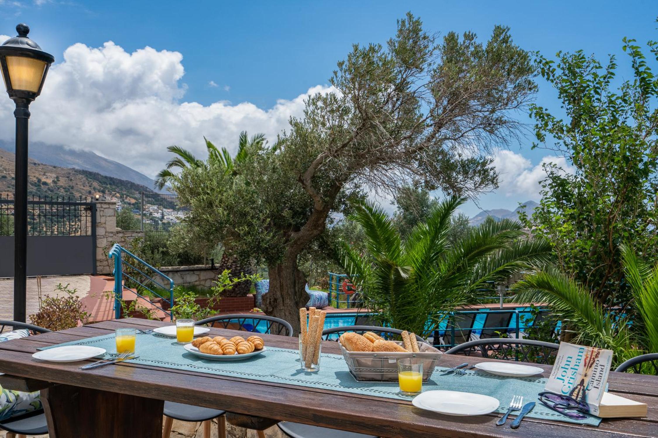 A 5 bedroom villa with pool & amazing sea view! view 4