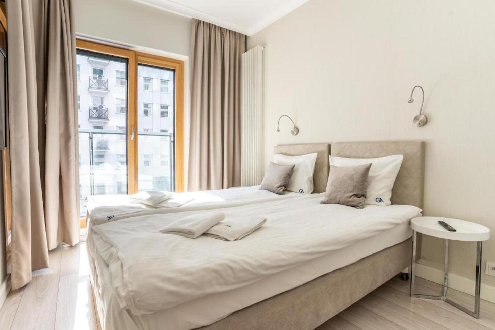 Urban Chic - Luxury Stay at Mennica Residence Warsaw