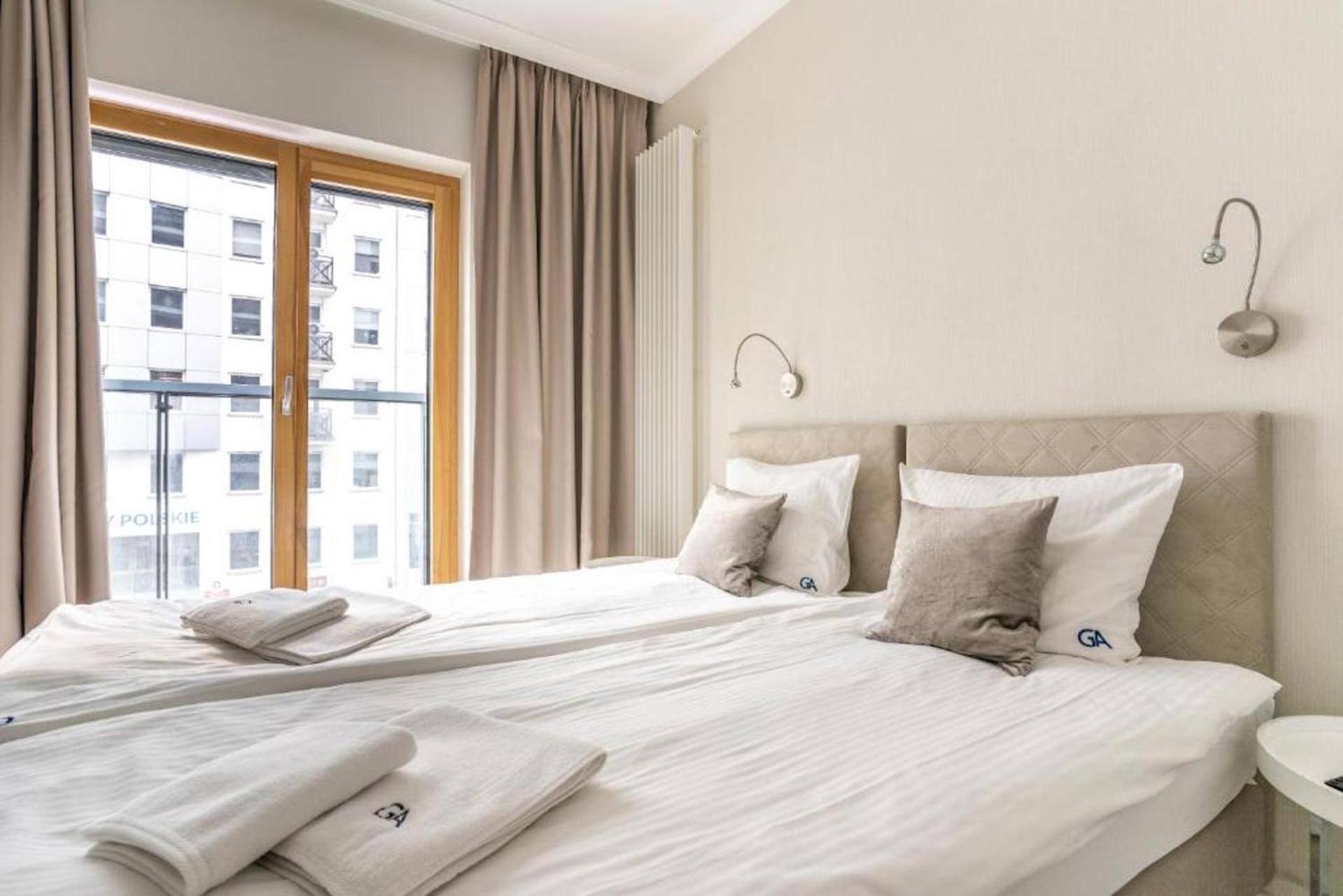 Urban Chic - Luxury Stay at Mennica Residence Warsaw