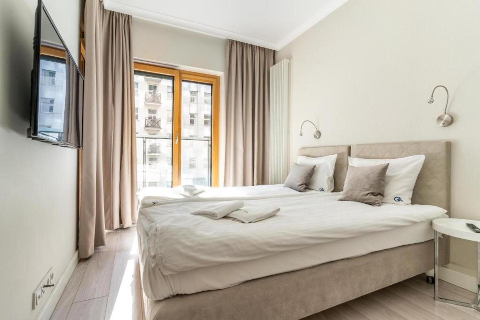 Urban Chic - Luxury Stay at Mennica Residence Warsaw