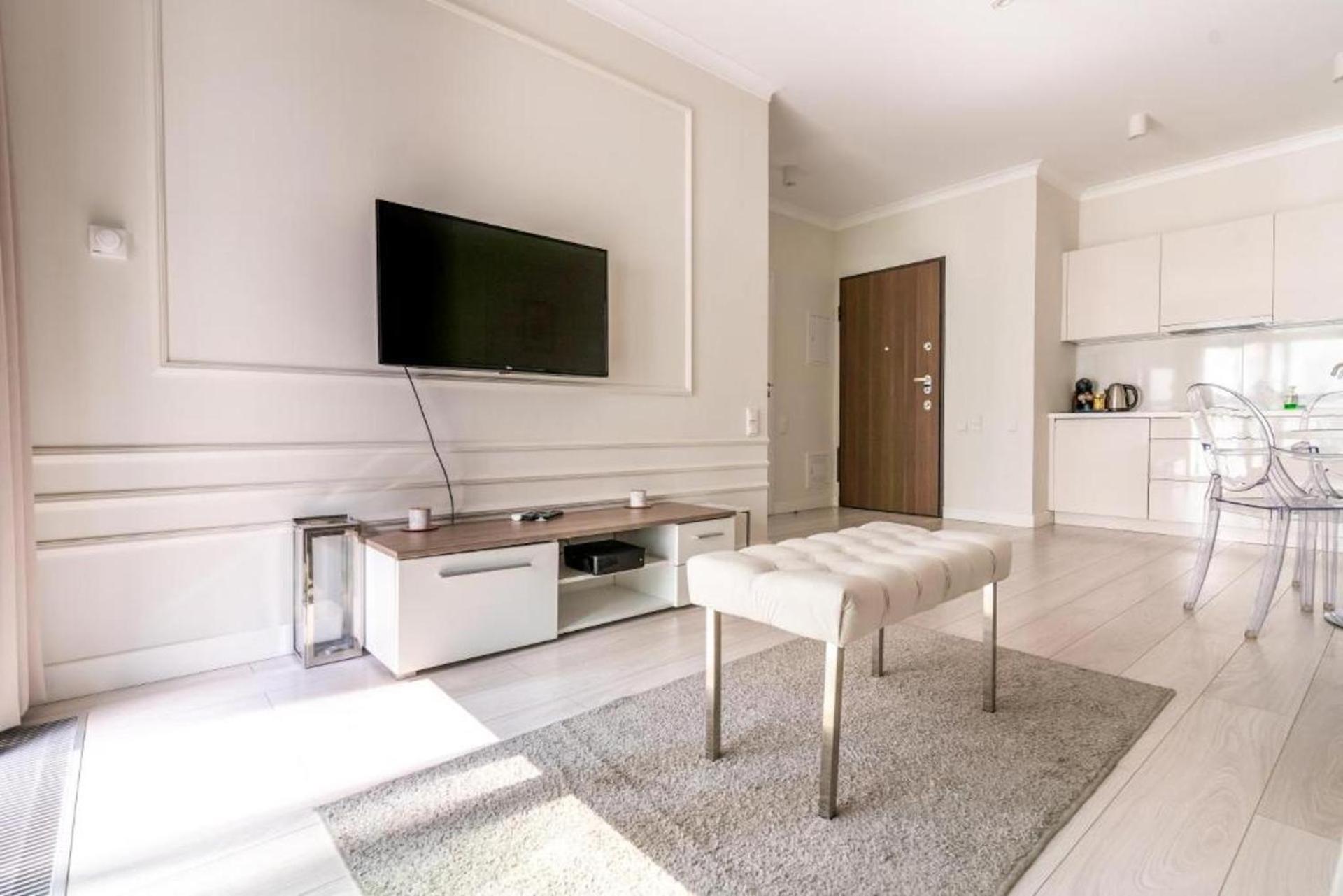 Urban Chic - Luxury Stay at Mennica Residence Warsaw