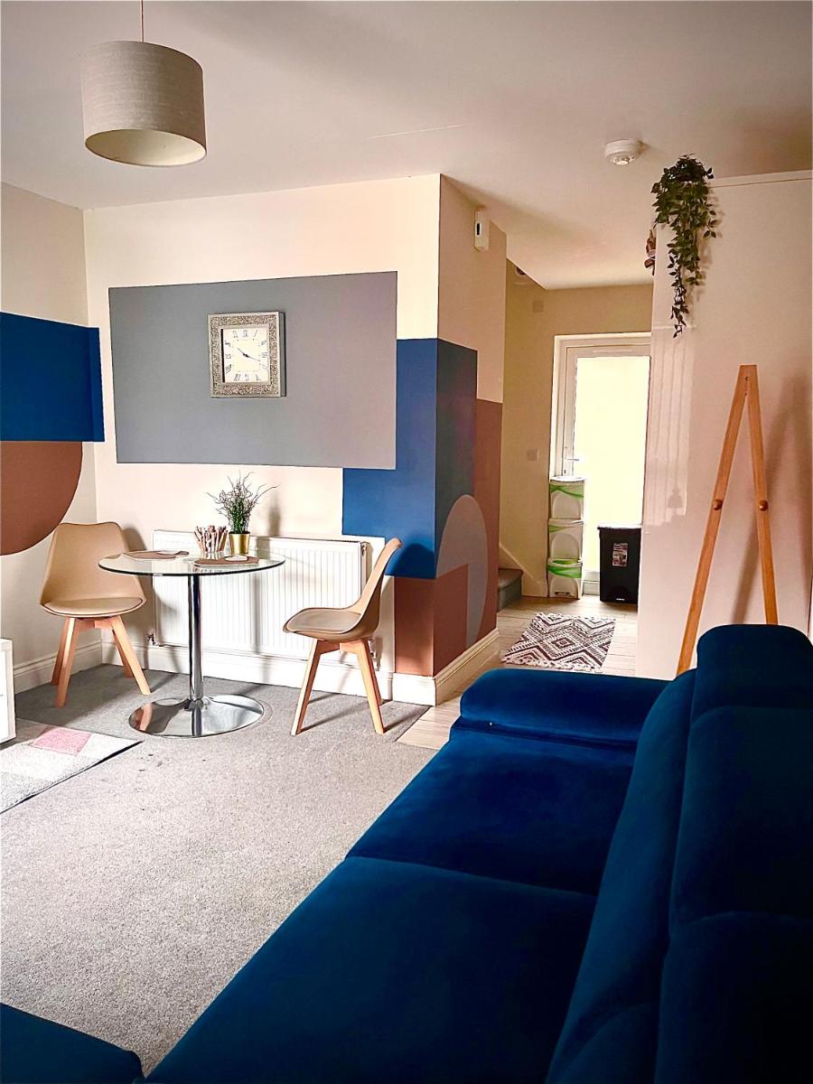 1 Bed House at Velvet Serviced Accommodation Swansea with Free Parking & WiFi - SA1 view 2