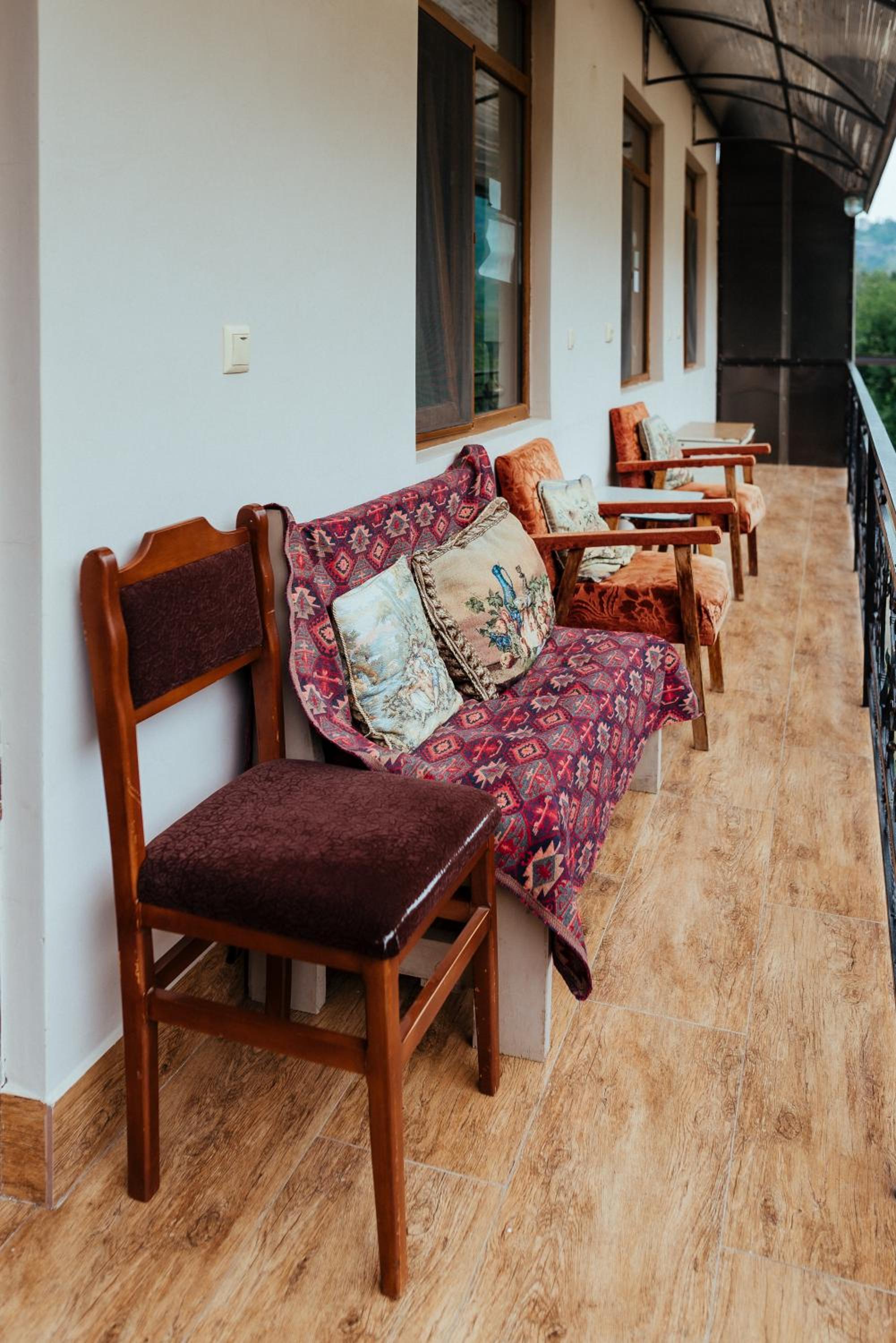 IRIS B&B in DEBED CANYON