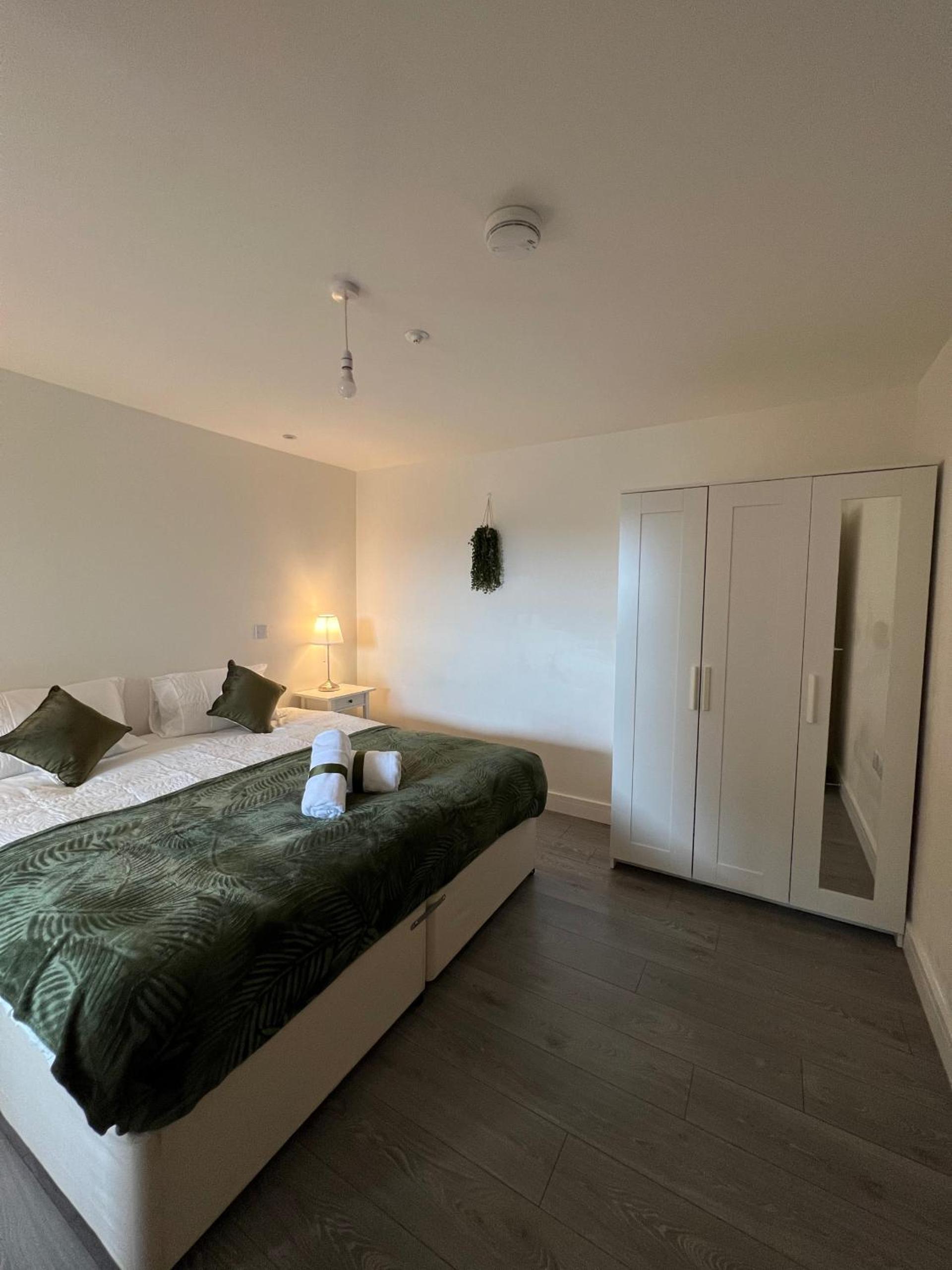 2 Bedroom City Centre Apartment in Hemel Hempstead view 2