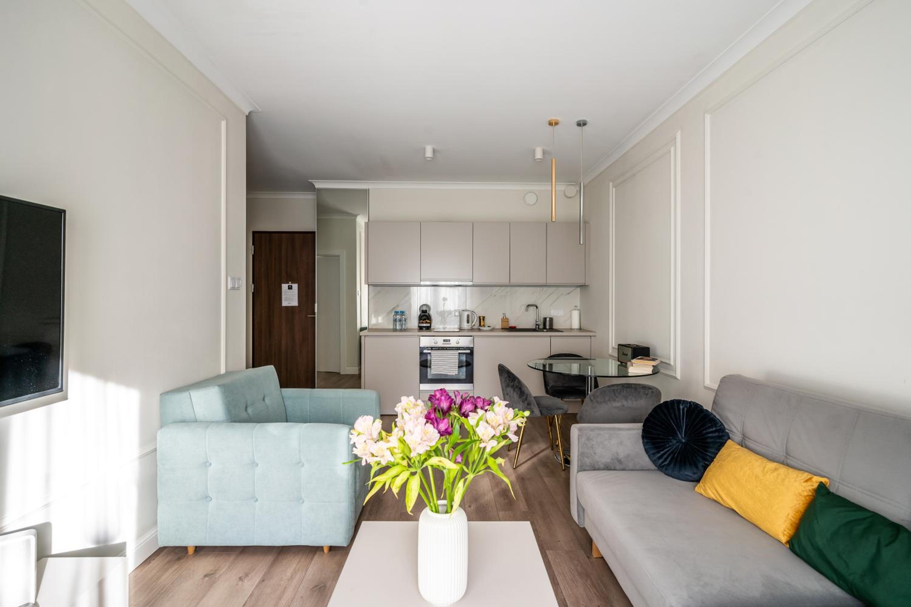 Urban Chic - Luxury Stay at Mennica Residence Warsaw